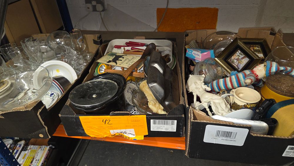 Lot 266 – A Collection of Household and Kitchen Items