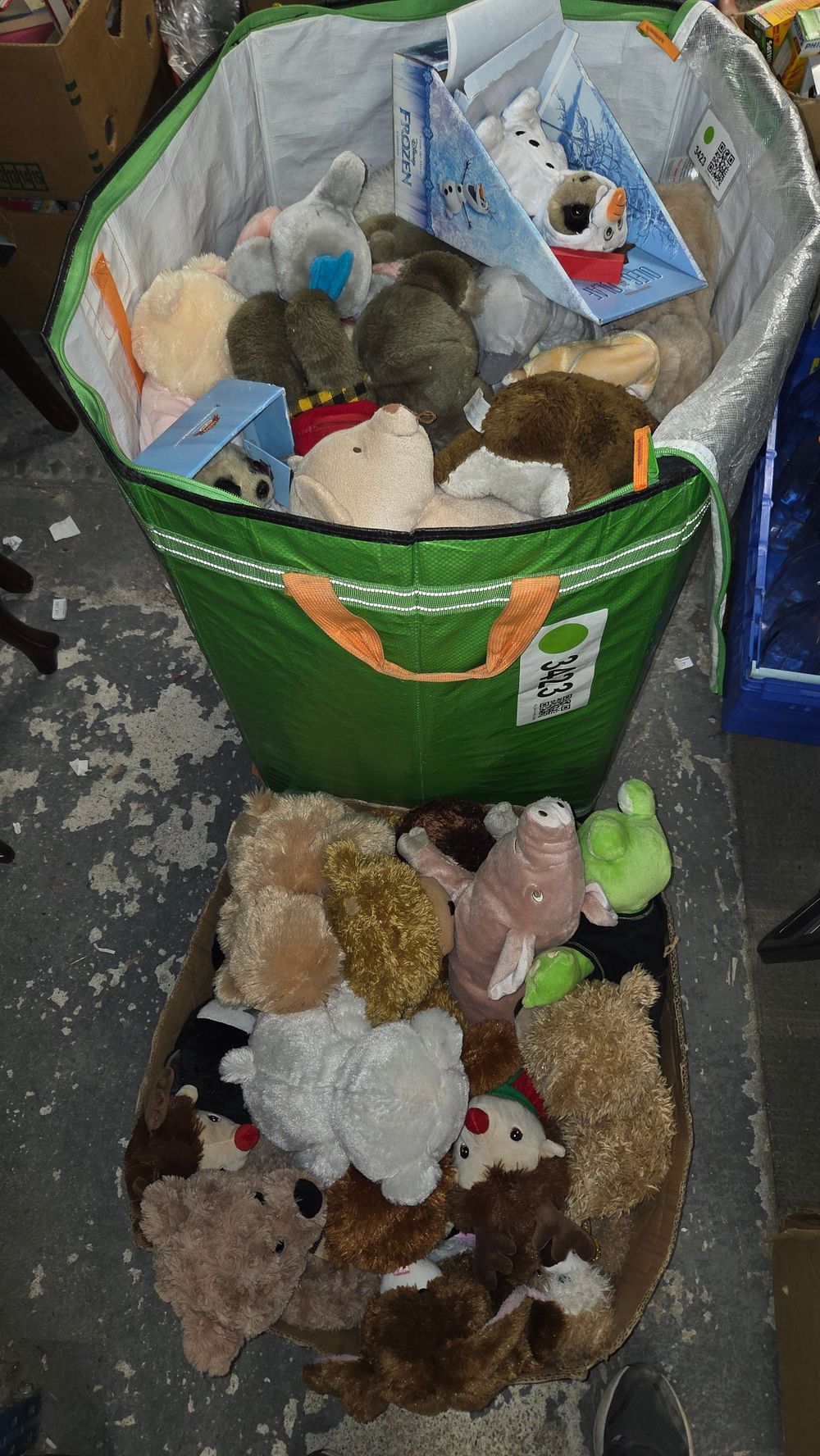 Lot 277 – A Large Collection of Plush Toys and Teddy Bears