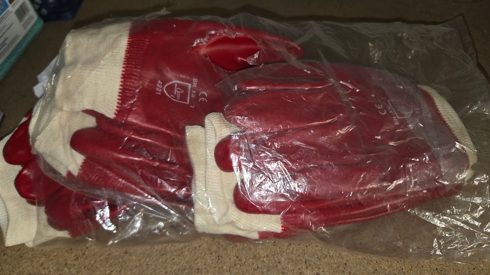 Lot 345 – A Packet of Watson Red Baron Work Gloves