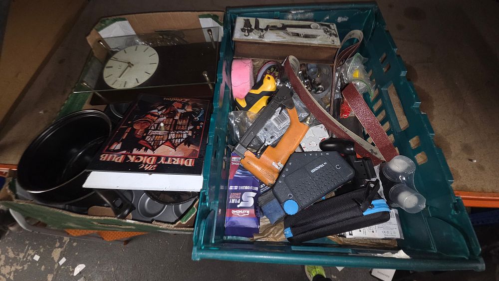 Lot 356 – A Collection of Miscellaneous Household Items and Tools