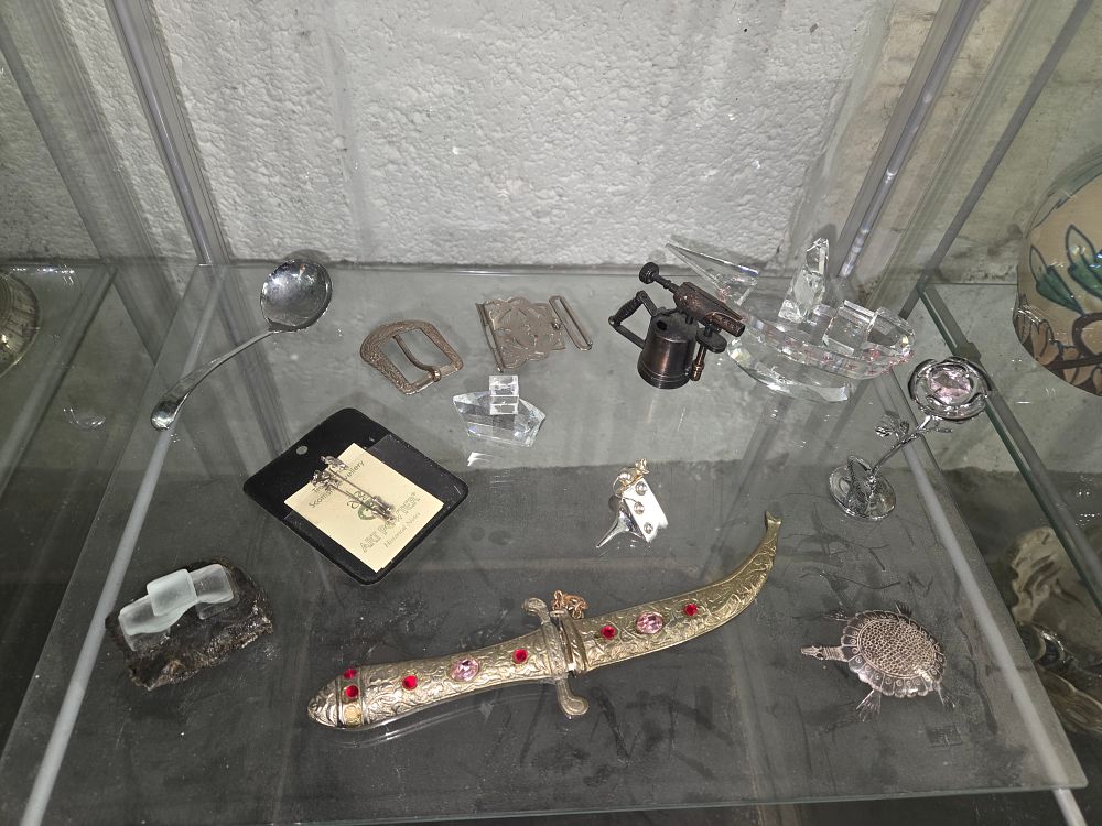 Lot 619 – A Collection of Miscellaneous Decorative Objects and Avon Dagger Bottle