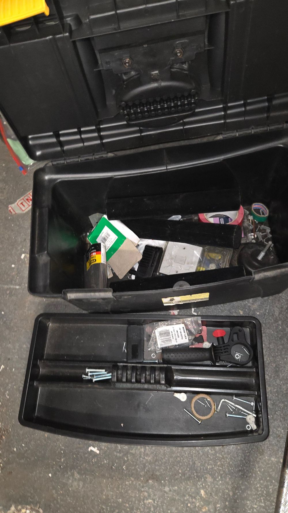 Lot 401 – A Collection of Miscellaneous Hardware and Tool Parts in Toolbox
