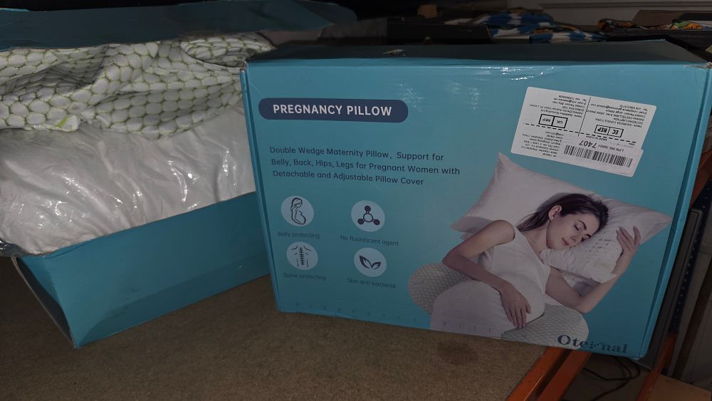 Lot 407 – A Pair of Oternal Double Wedge Pregnancy Pillows