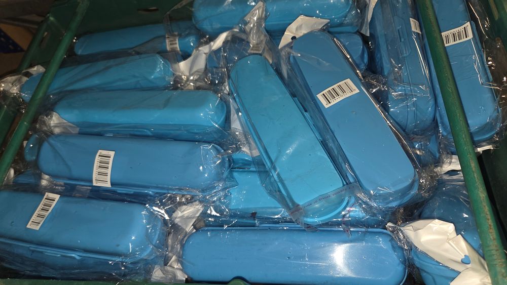 Lot 414 – A Collection of Blue Plastic Pencil Cases