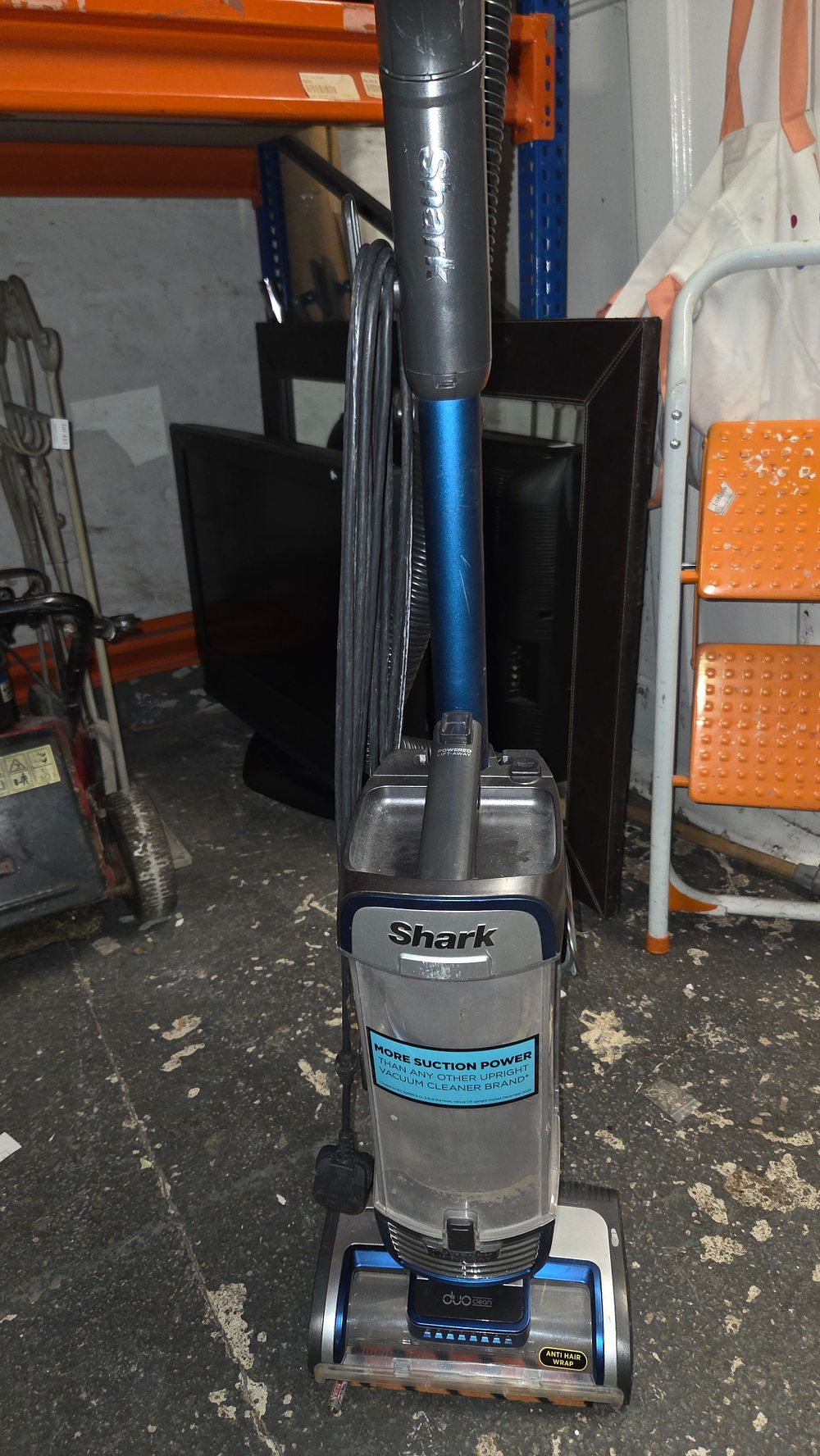 Lot 435 – Shark DuoClean Powered Lift-Away Upright Vacuum Cleaner