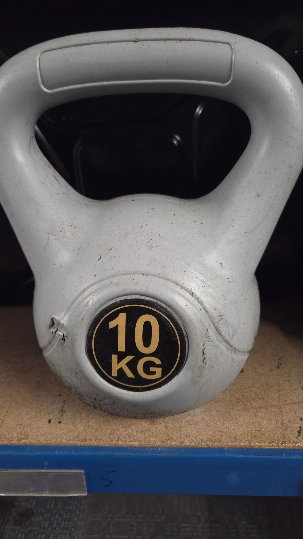 Lot 291 – A 10kg Light Grey Vinyl Coated Kettlebell