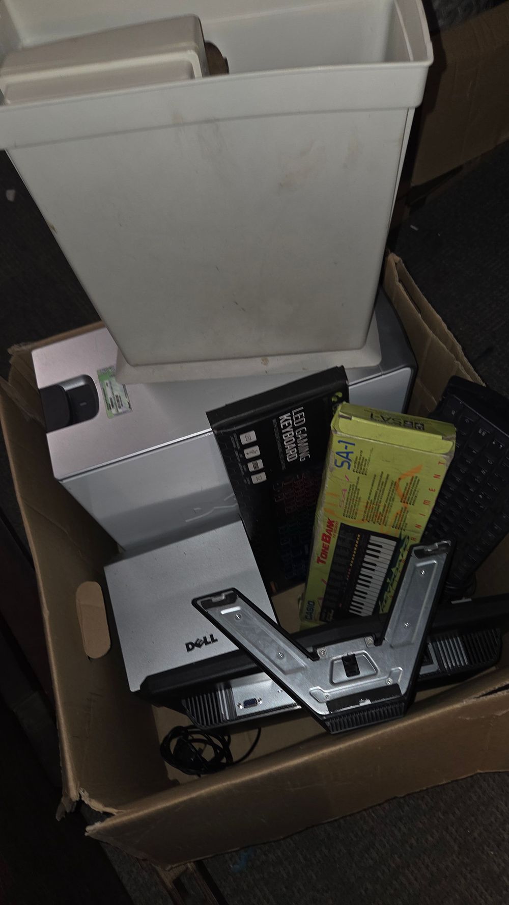 Lot 399 – A Collection of Electronics and Computer Peripherals