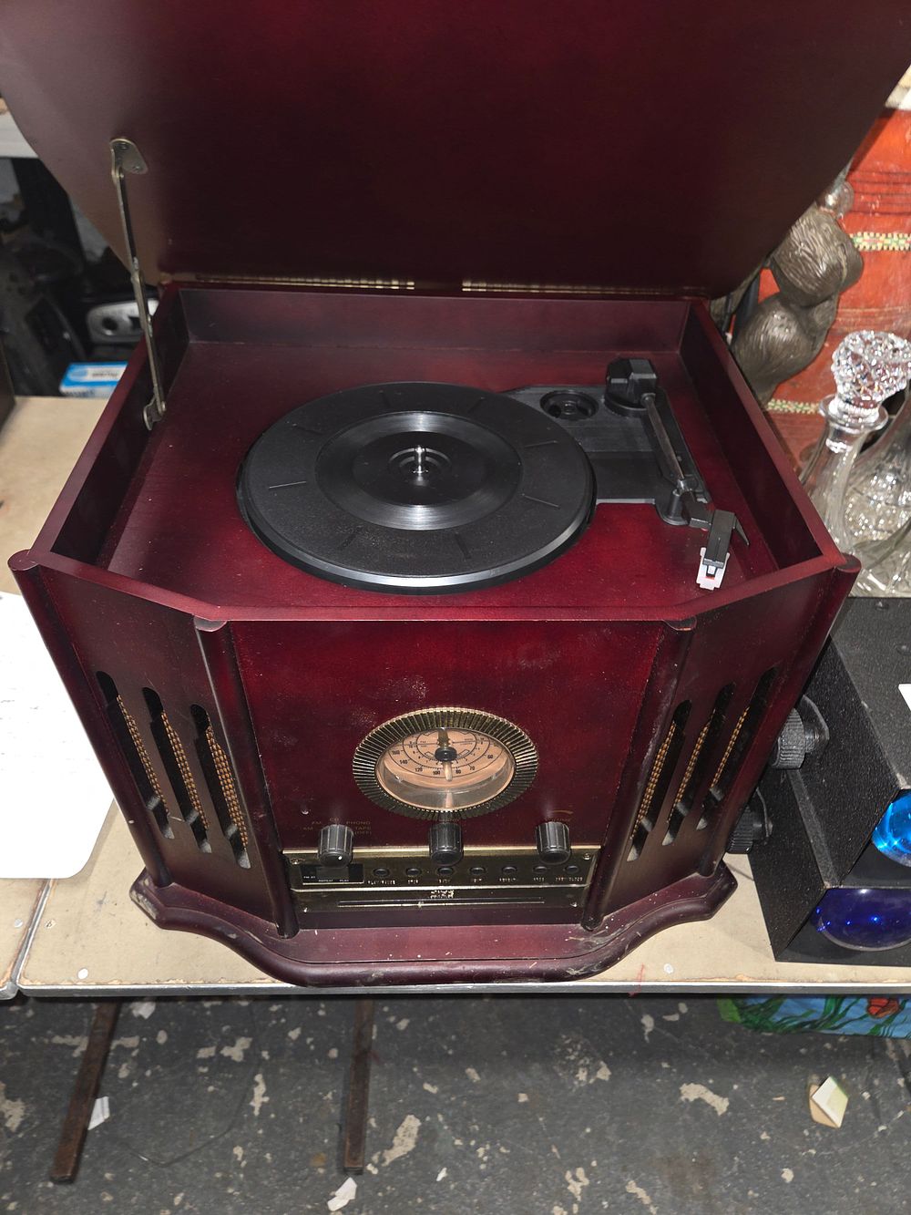 Lot 463 – Retro Mahogany Coloured Wooden Entertainment System in Working Order