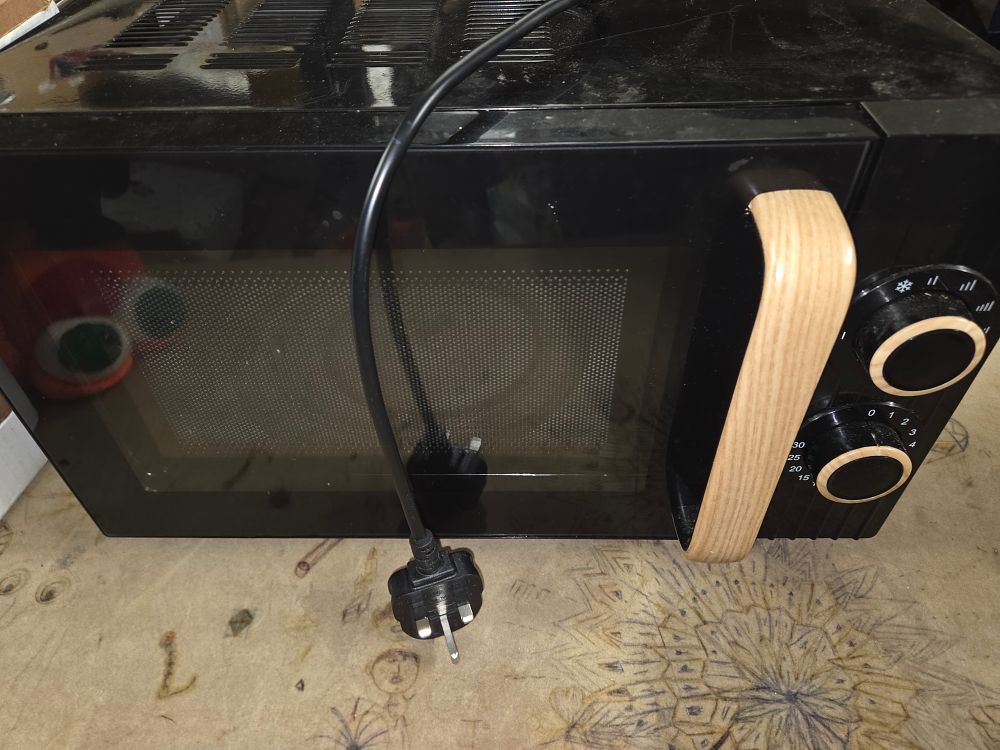 Lot 482 – Black Microwave Oven with Wood Effect Handle