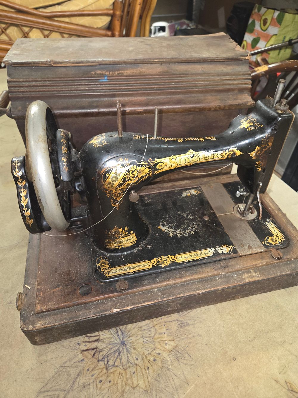 Lot 484 – Antique Singer Treadle Sewing Machine with Wooden Base