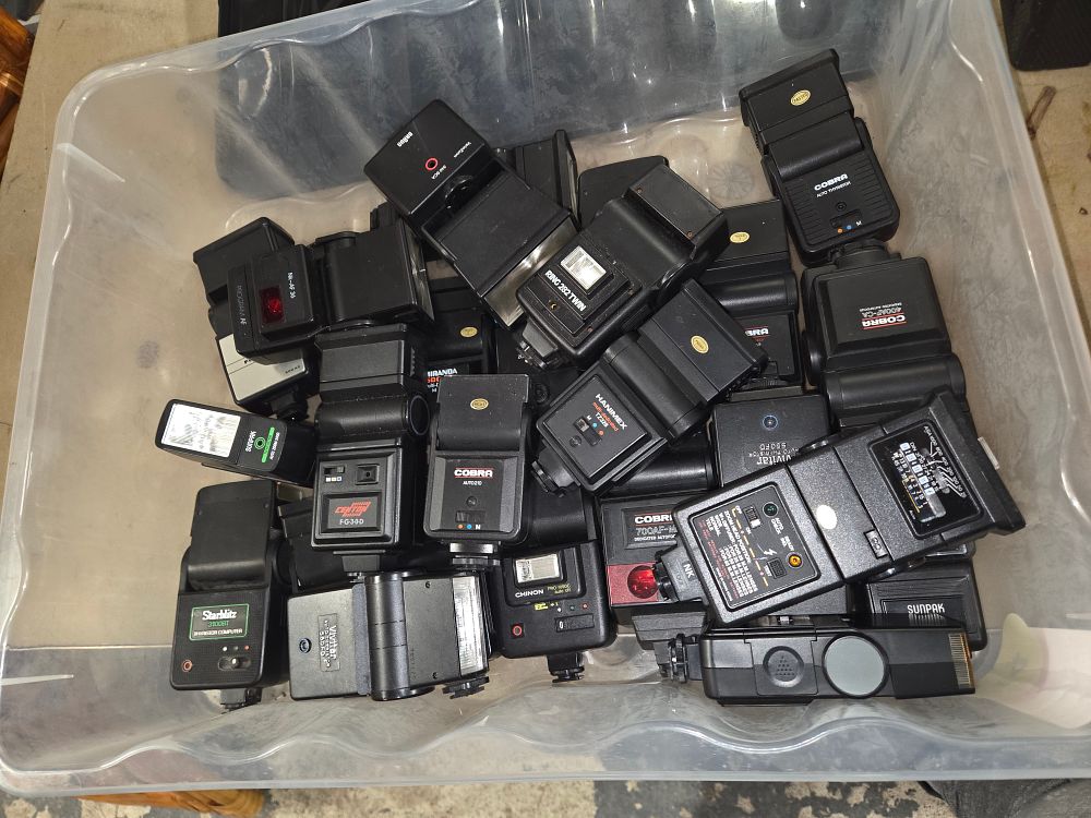 Lot 493 – A Collection of Various Camera Flash Units