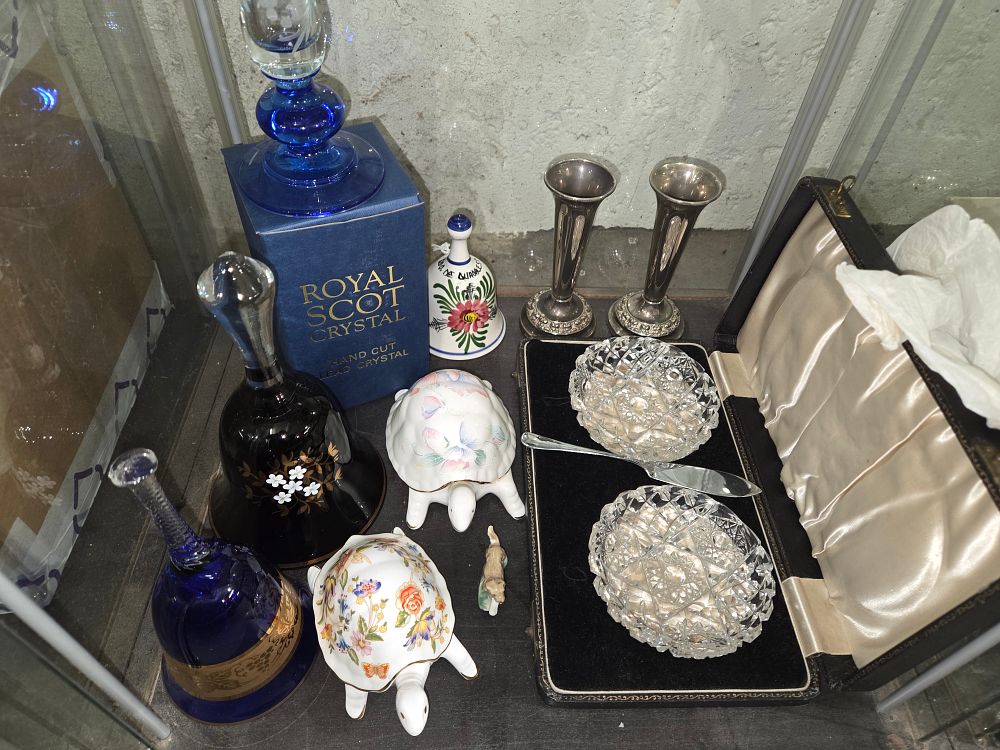 Lot 622 – A Collection of Collectable Pottery and Glassware