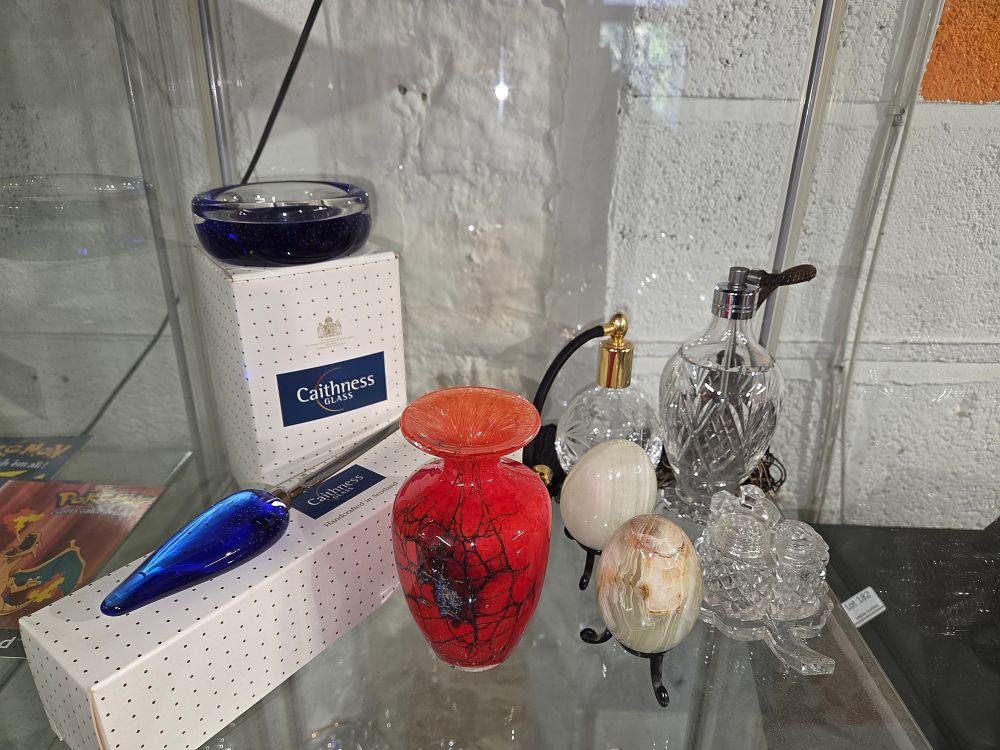 Lot 623 – A Collection of Caithness Glass and Decorative Art Glass