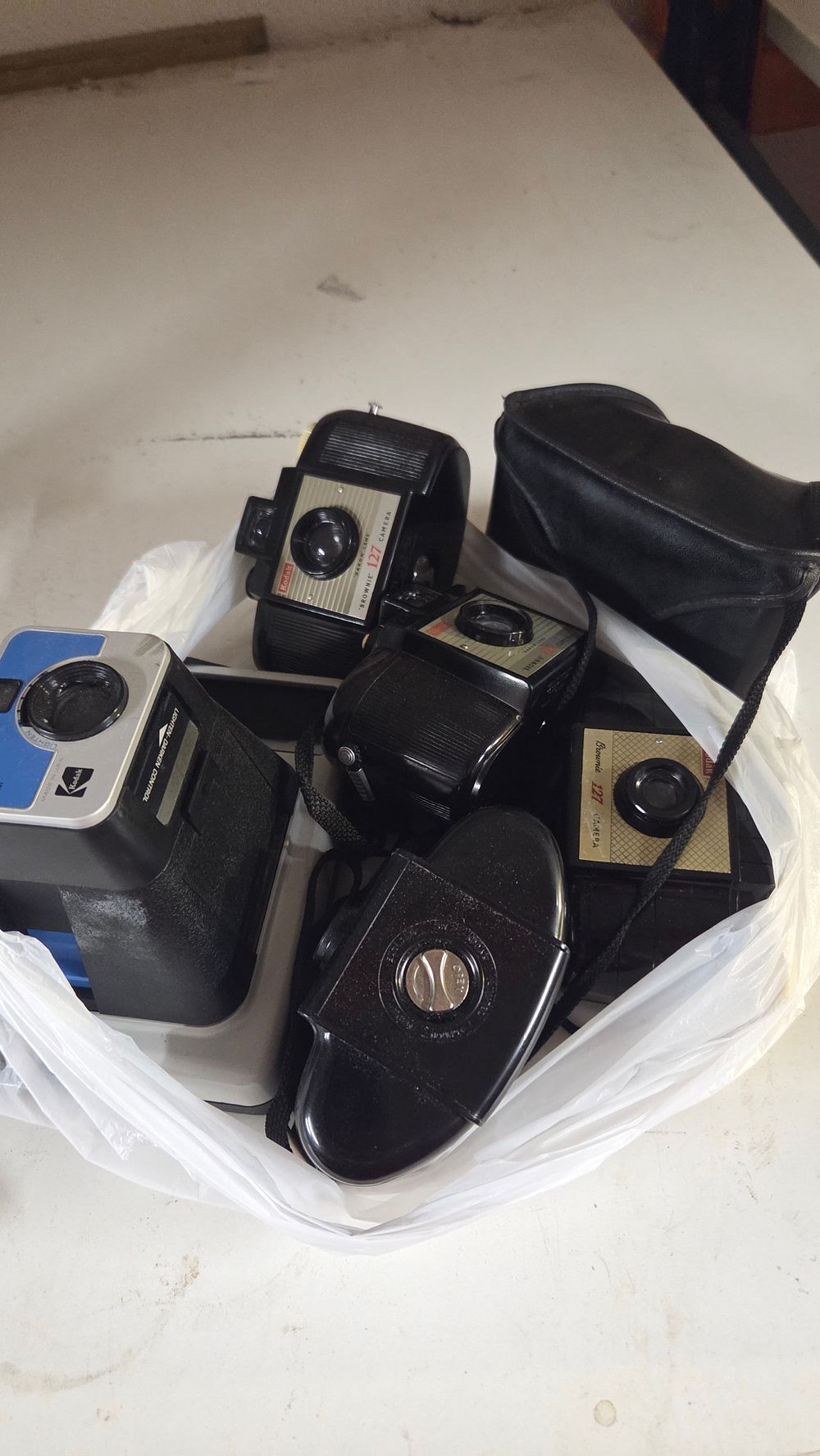 Lot 160 – A Collection of Vintage Kodak Cameras