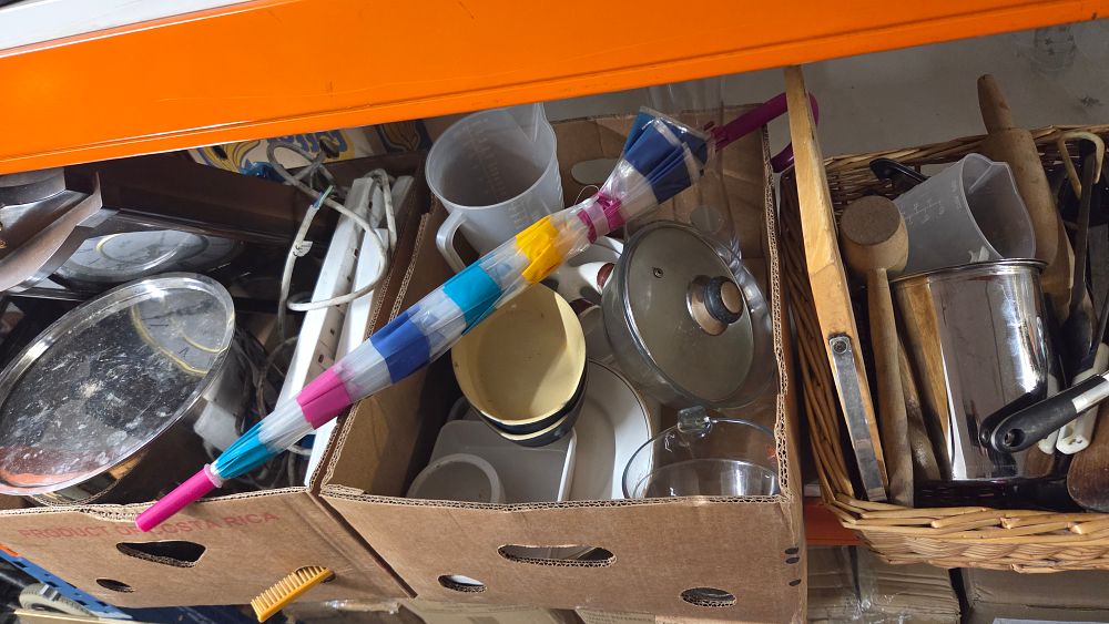 Lot 164 – A Collection of Household and Kitchen Items