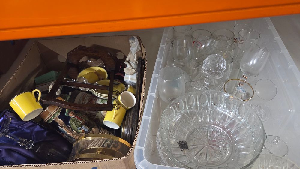 Lot 165 – A Collection of Glassware and Ceramic Tableware