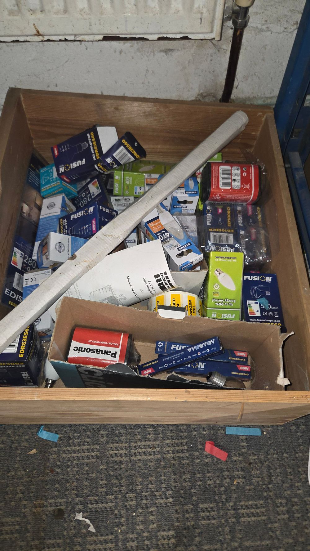 Lot 182 – A Collection of Assorted Light Bulbs and Batteries