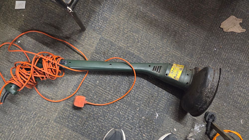 Lot 190 – Electric Grass Trimmer