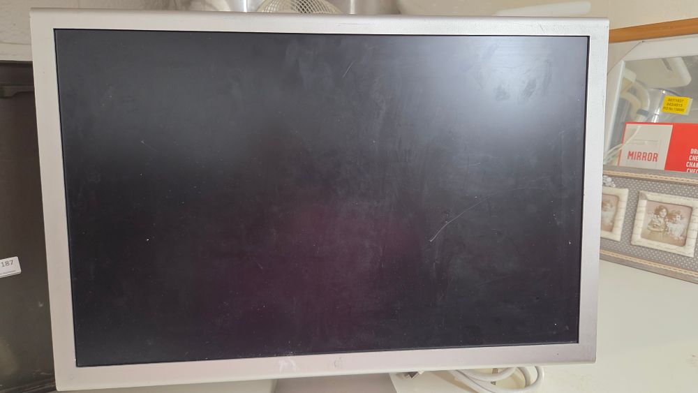 Lot 194 – Apple Computer Monitor