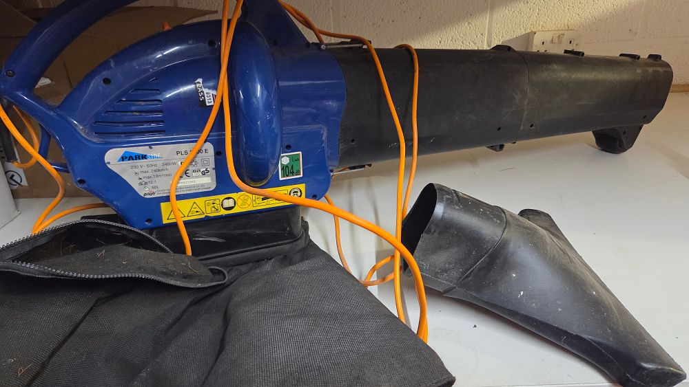 Lot 198 – Parkside PLS 3000 E Electric Leaf Blower and Vacuum