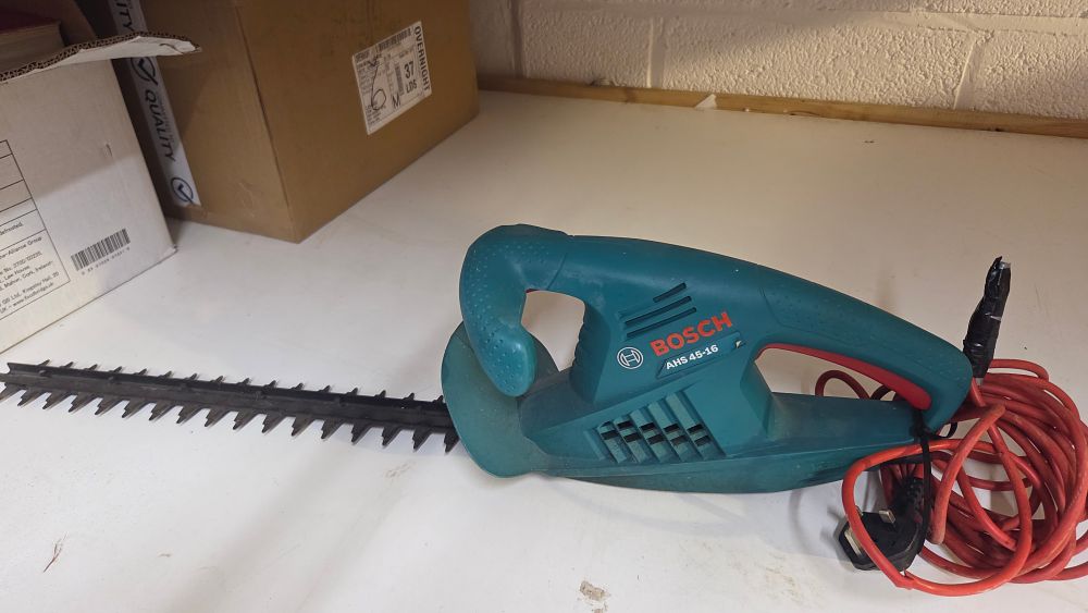 Lot 199 – Bosch AHS 45-16 Electric Hedge Trimmer