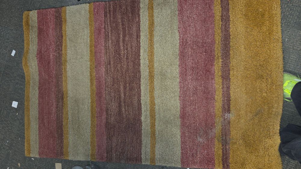 Lot 209 – Ex Display Approximately Rug 96cm x 150cm