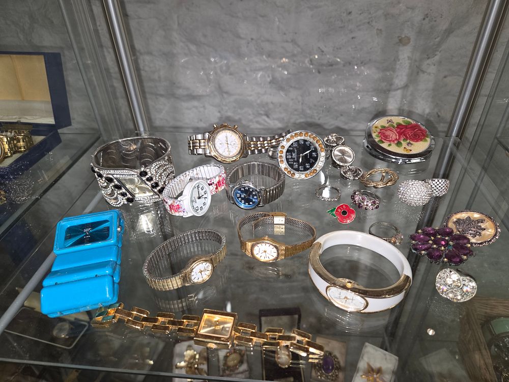 Lot 604 – A Collection of Wristwatches and Costume Jewellery