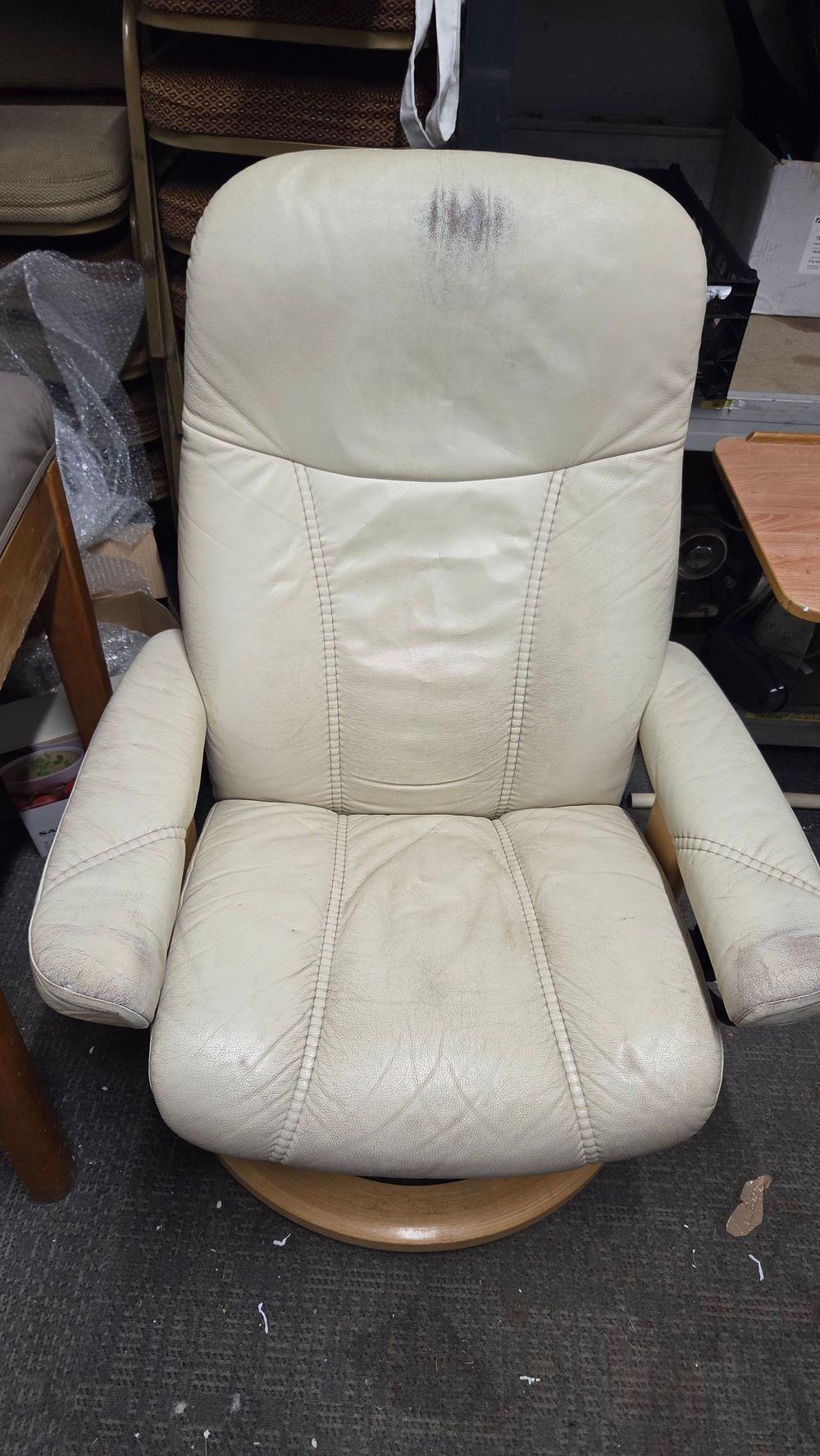 Lot 405 – Ekornes Stressless cream leather reclining chair with wooden base