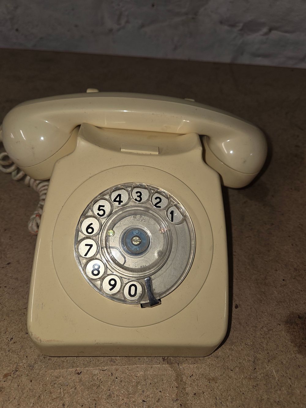 Lot 450 – Cream Rotary Dial Telephone Model SE-102