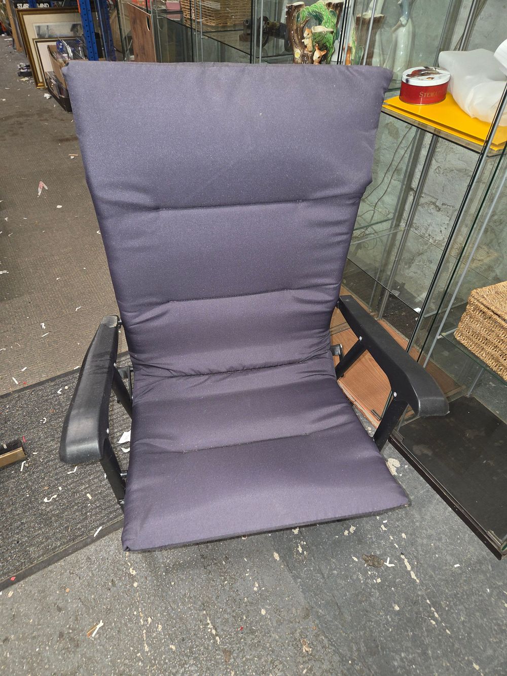 Lot 496 – Padded Folding Leisure Chair with Metal Frame