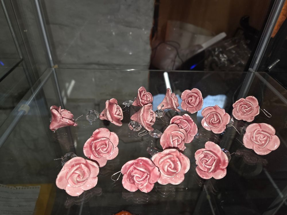 Lot 618 – A Collection of Pink Ceramic Roses