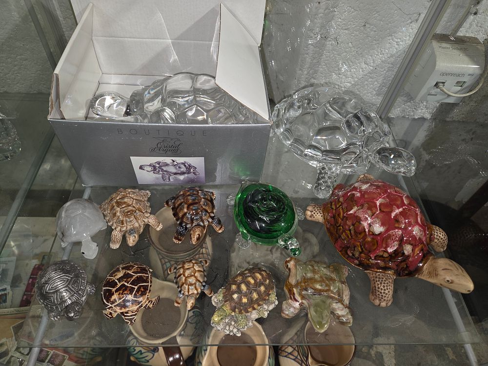 Lot 634 – A Collection of Crystal Glass and Ceramic Turtle Figurines