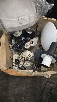 A Collection of Miscellaneous Household and Electronic Items