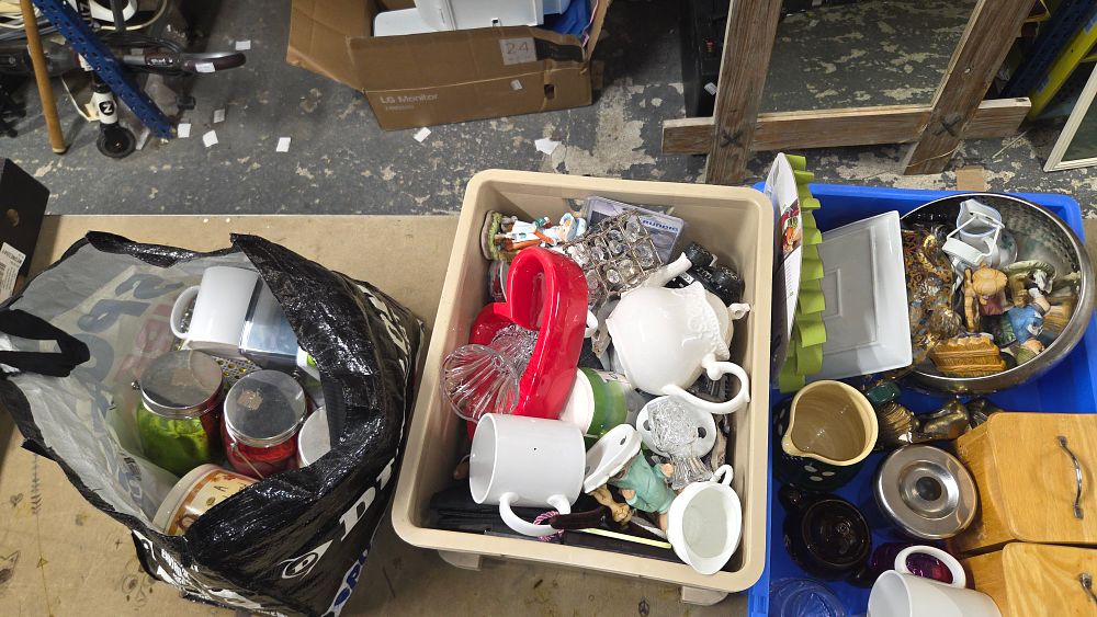 Lot 161 – Two Boxes and a Bag of Miscellaneous Household Items and Ceramics