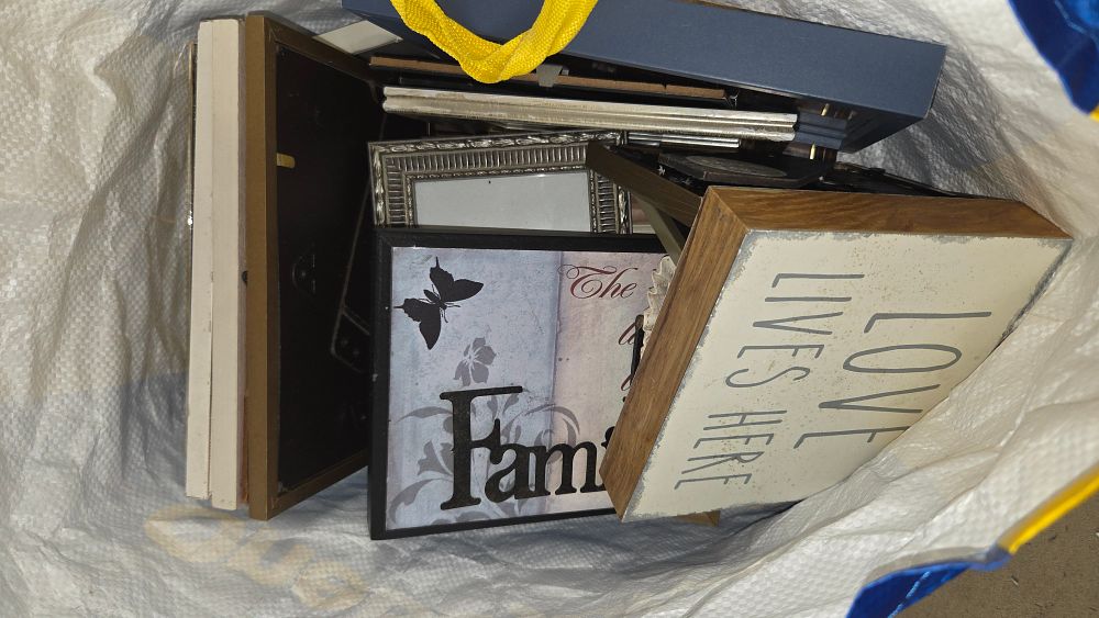 Lot 163 – A Collection of Picture Frames and Decorative Wall Plaques
