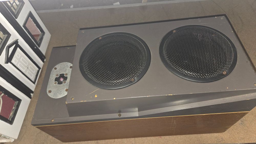 Lot 166 – Leak 3050 Time Delay Compensated Loudspeaker