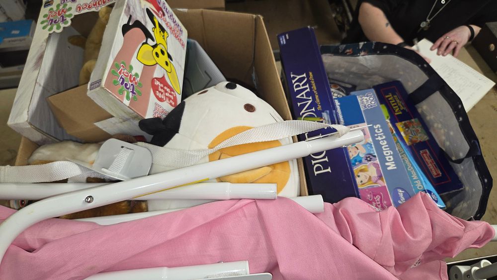 Lot 172 – Box and Bag of Children’s Games, Toys and Play Equipment