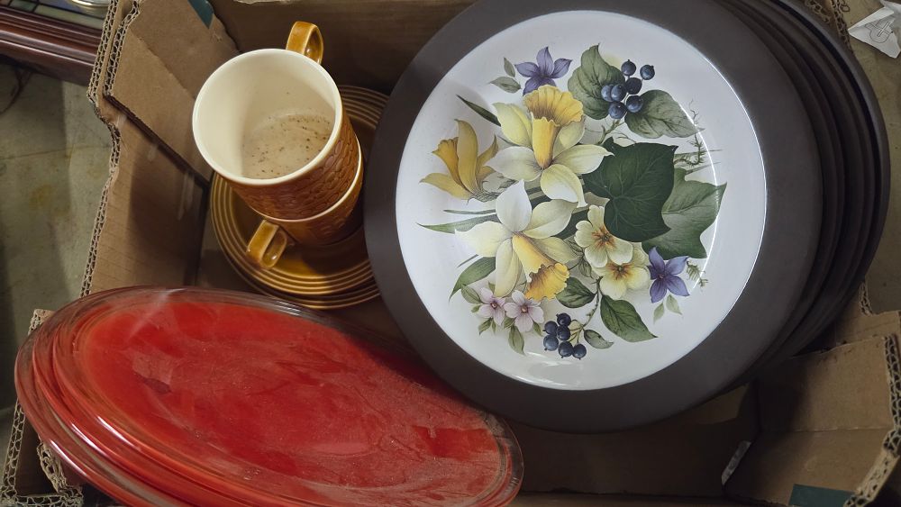 Lot 206 – A Collection of Ceramic Mugs and Floral Patterned Plates