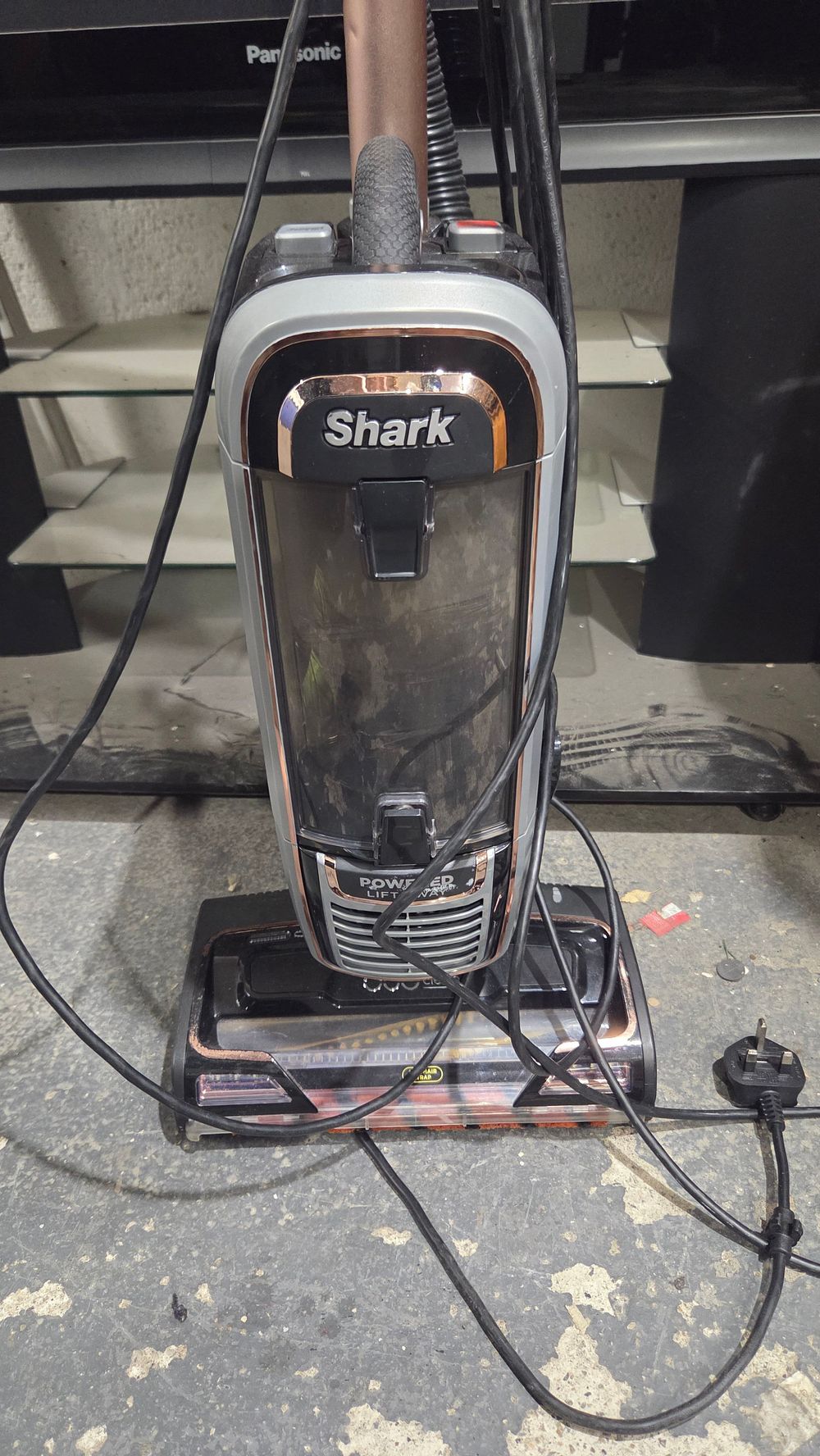 Lot 214 – Shark DuoClean Powered Lift-Away Upright Vacuum Cleaner
