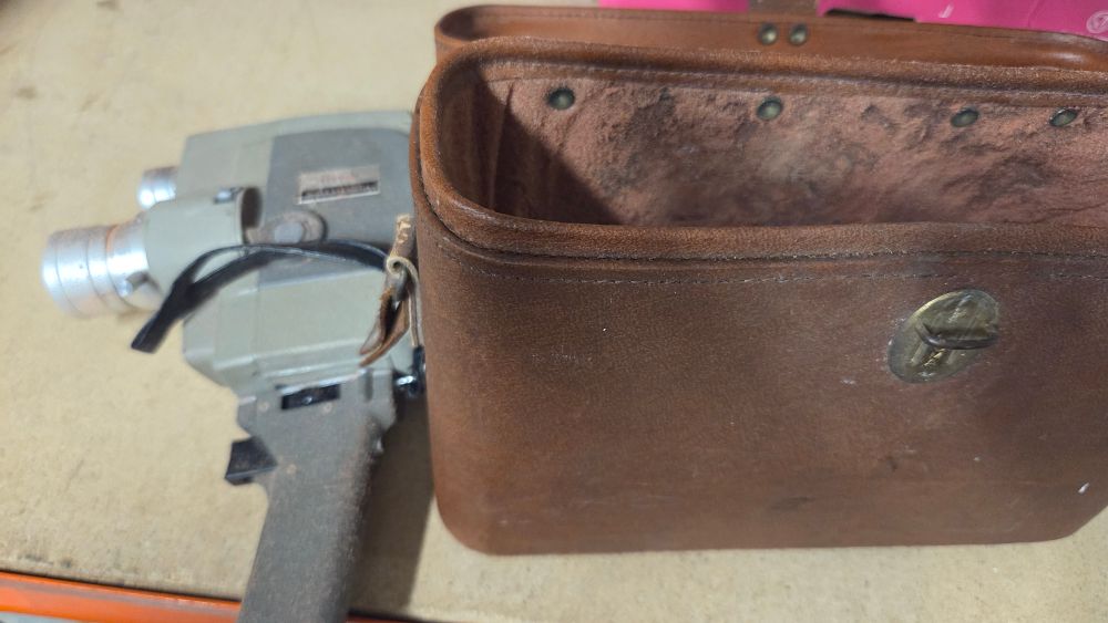 Lot 225 – Revere Eight Camera and Leather Case
