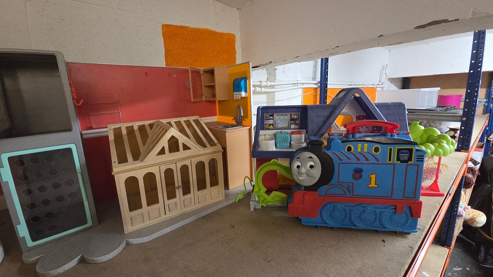 Lot 345 – A Collection of Children’s Toys and Playsets including Thomas Train