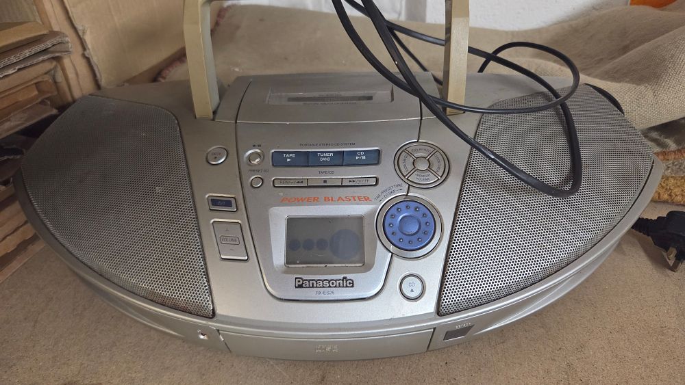 Lot 352 – Panasonic RX-ES25 Portable Stereo CD System in Working Order