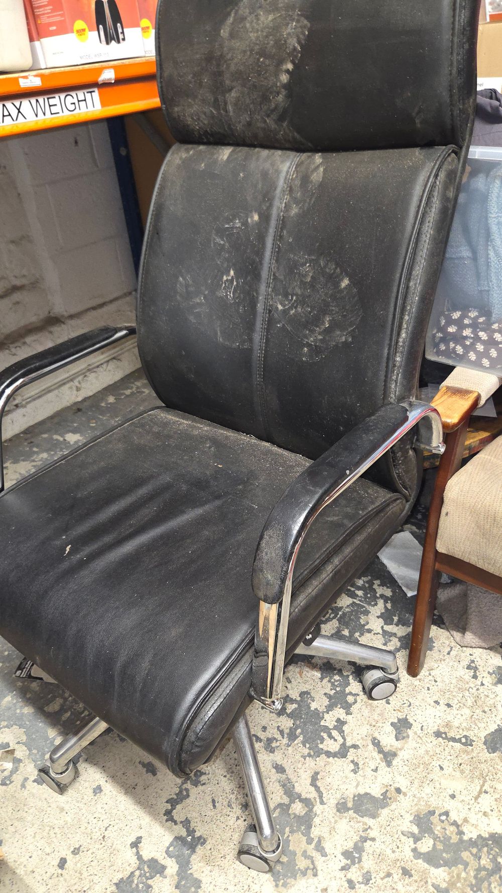 Lot 409 – Black Leather Executive Office Chair Model ASP-13