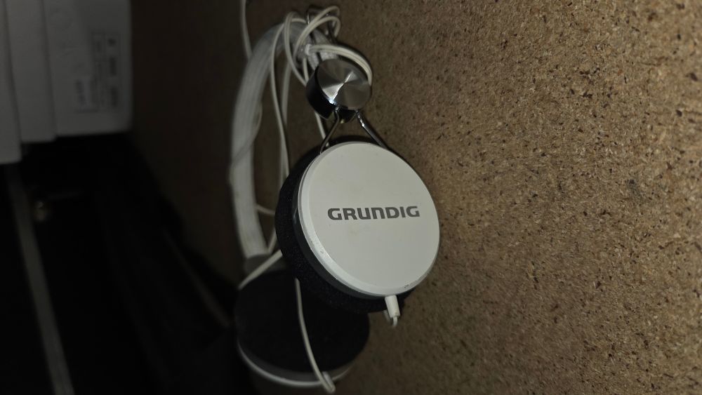Lot 423 – Grundig Foldable Stereo Headphones in Working Order