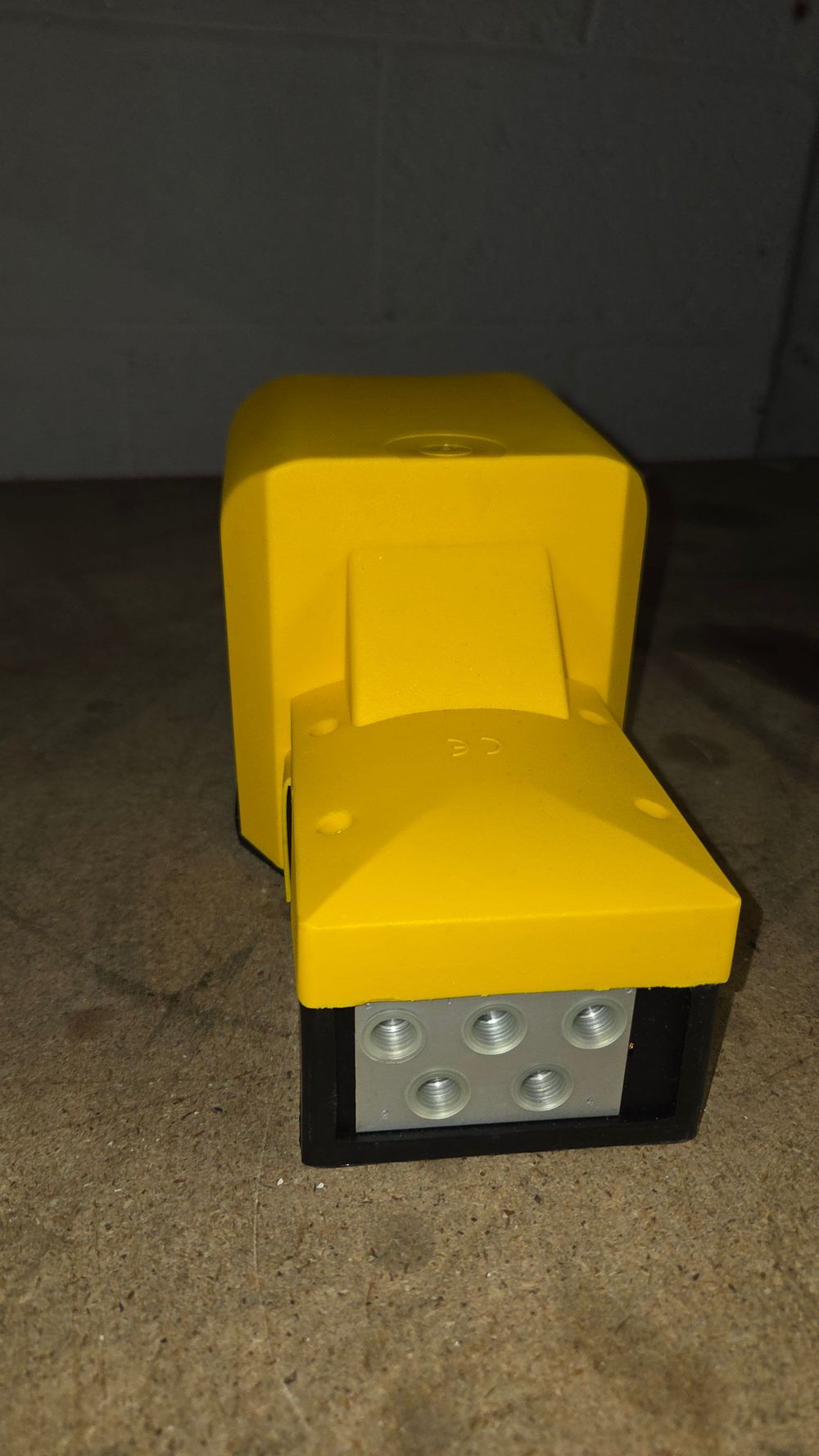 Lot 428 – AZ PED 502 M Pneumatic Foot Pedal Valve