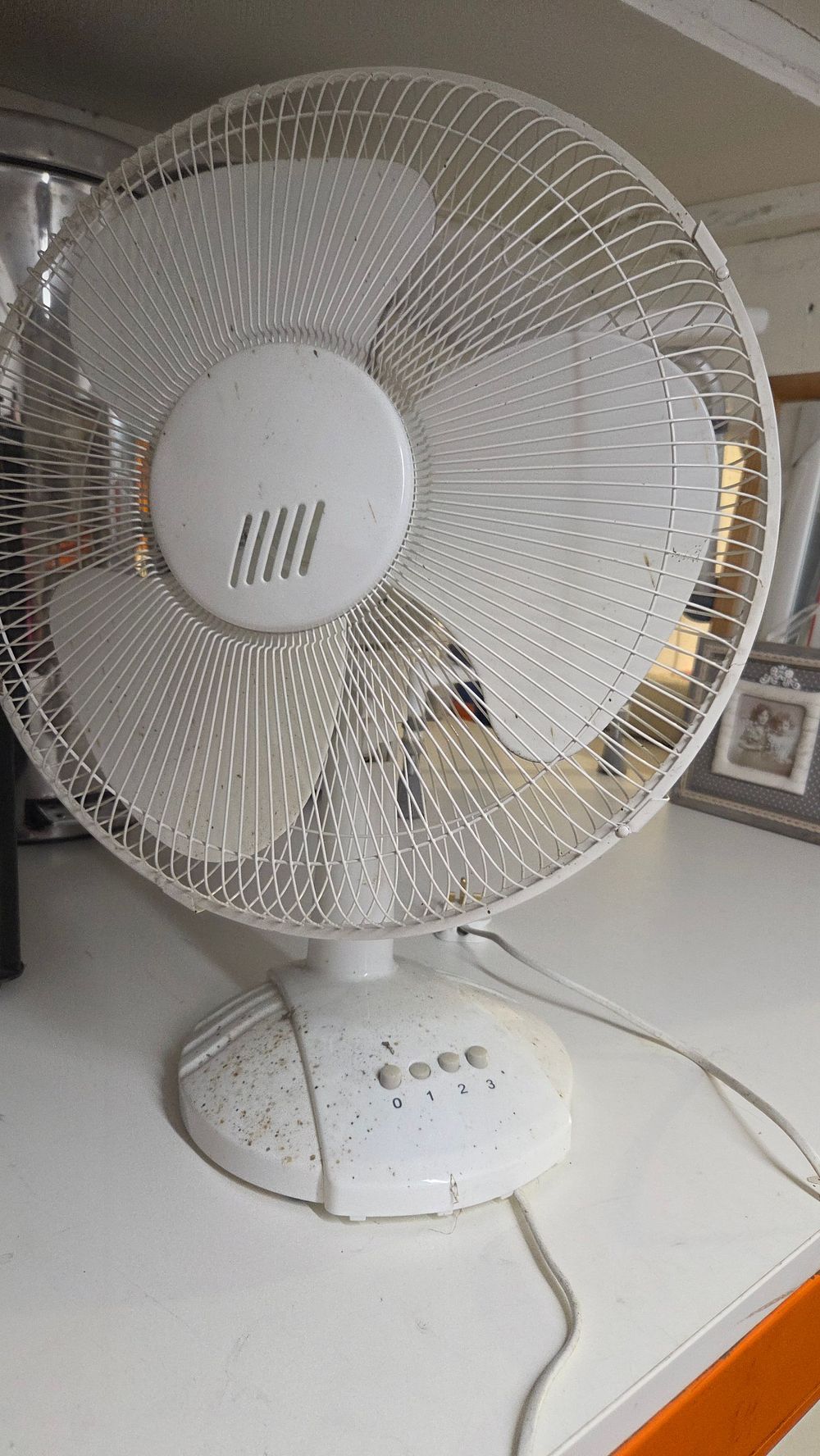 Lot 341 – Electric Oscillating Table Fan