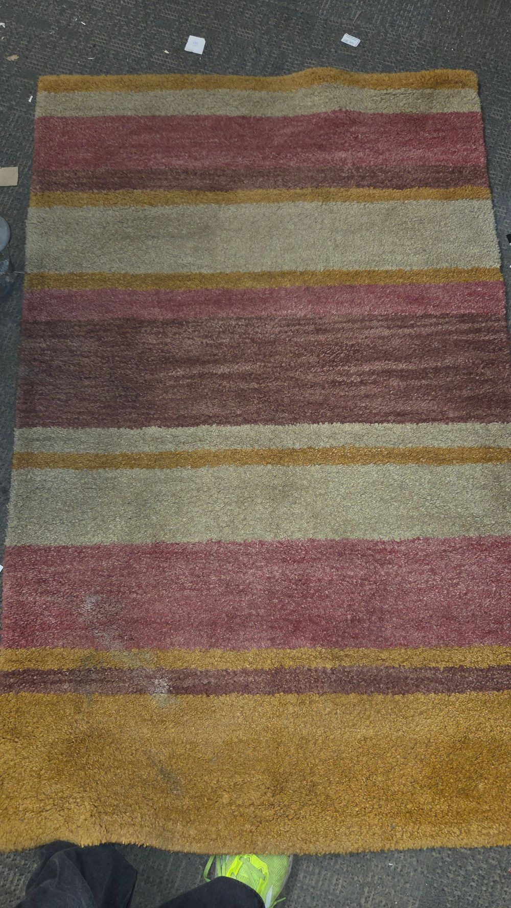 Lot 348 – Ex Display Approximately Rug 96cm x 150cm