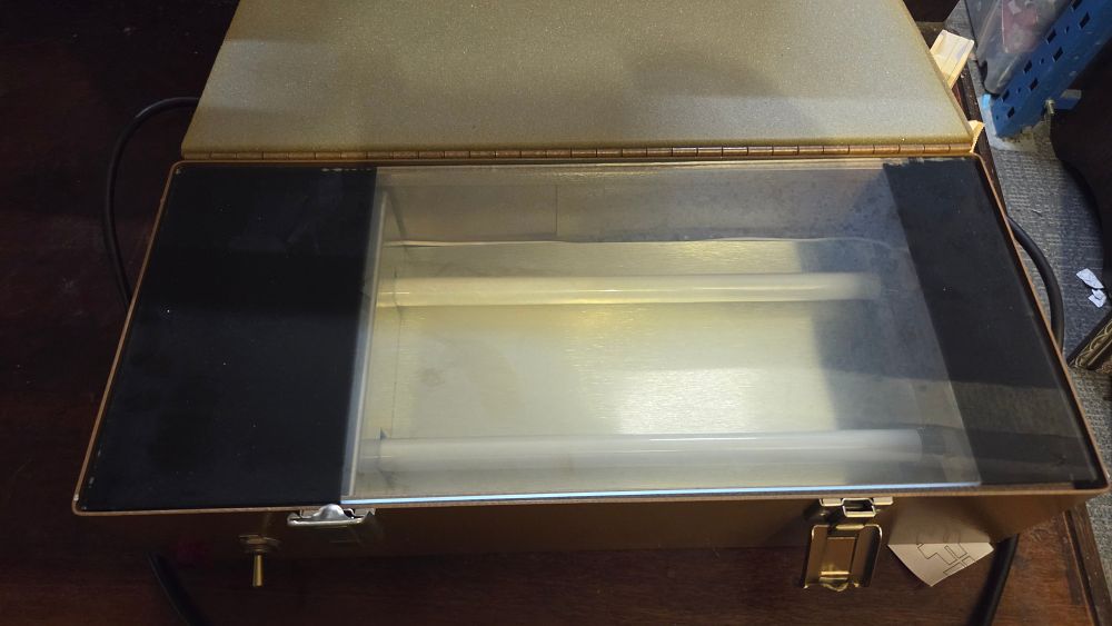 Lot 364 – Portable Bronze-Coloured Metal Light Box with Fluorescent Tubes
