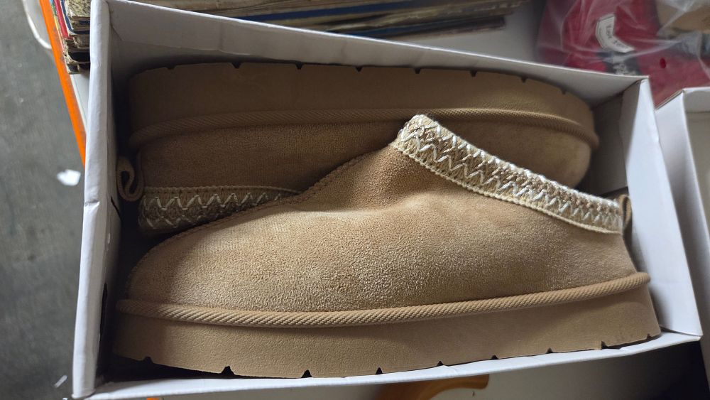 Lot 419 – A Pair of New Slippers Size 6-7
