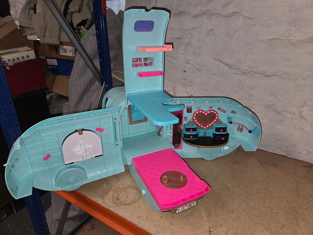 Lot 449 – L.O.L. Surprise O.M.G. 4-in-1 Glamper Toy Playset